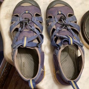 Boys navy blue keens 5